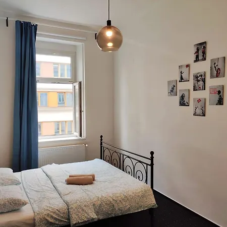 Zizkov - Near Center Pensión *