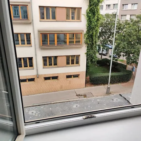 Zizkov - Near Center Pensión *