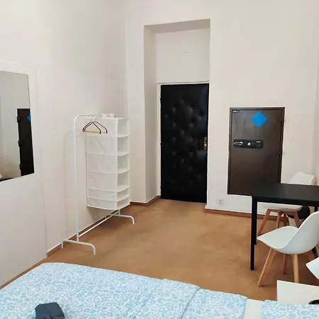 Pensión Zizkov - Near Center Praga