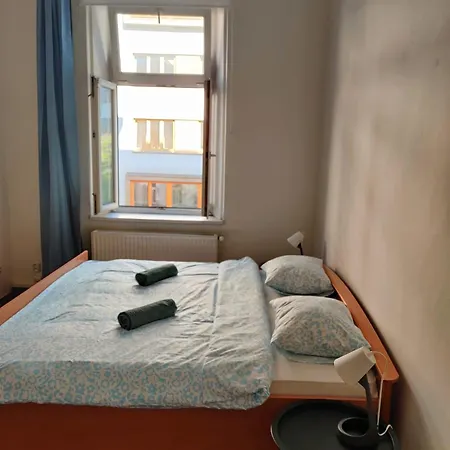 Zizkov - Near Center Pensión *