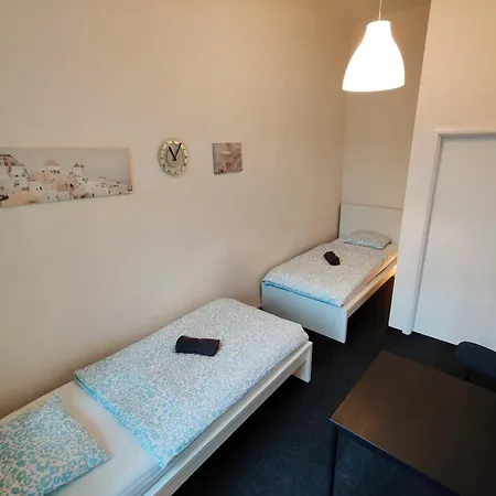 Zizkov - Near Center Pensión *