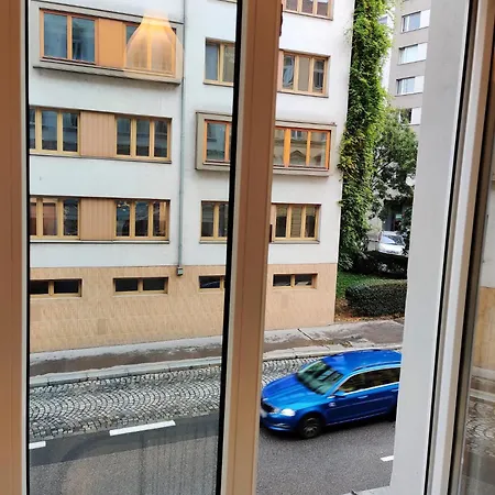 Zizkov - Near Center Praga