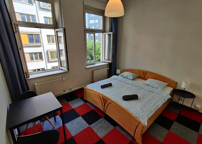 Zizkov - Near Center בית הארחה